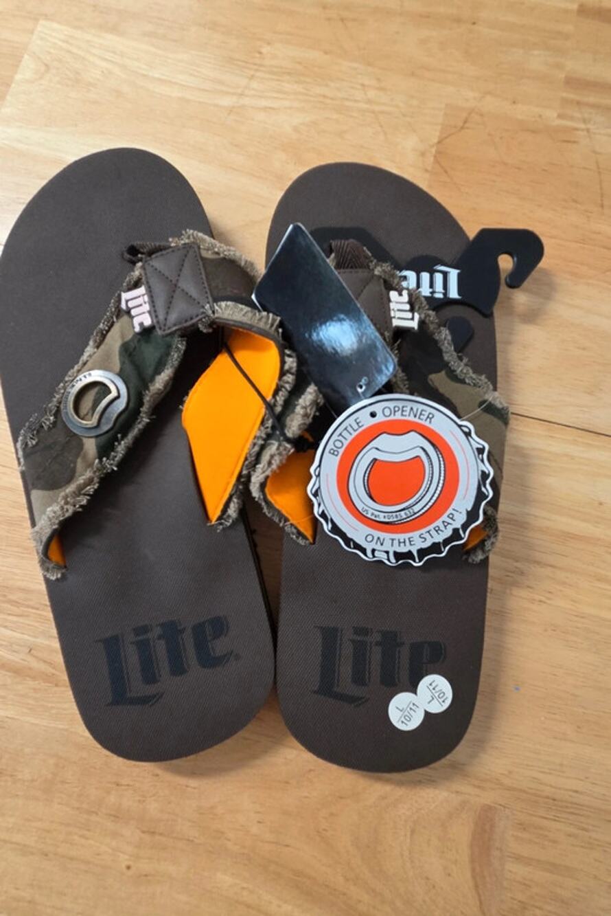 Miller Lite Beer Flip Flops Mens 10/11 Camo Bottle Opener Sandals Frayed NWT